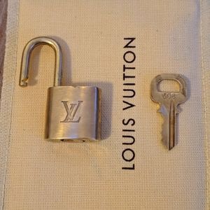 Louis Vuitton Padlock with one key #308